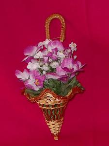 D. Závěsná dekorace - košík s květinami  29,5 cm