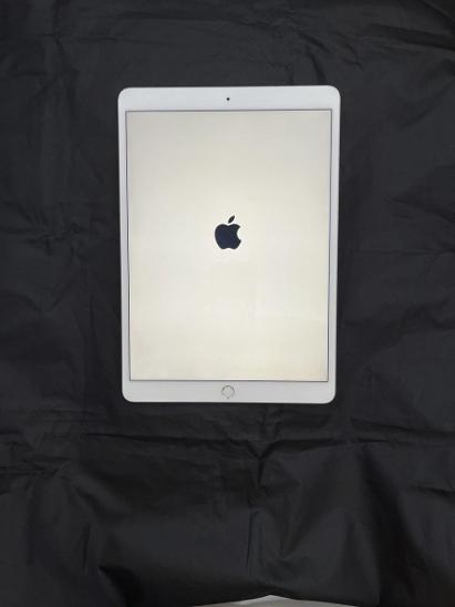 Apple iPad Air 3  model A2152 64 GB - Počítače a hry