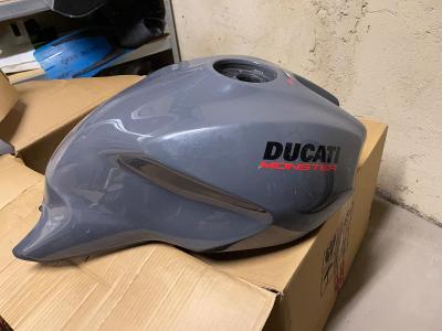 Palivová Nádrž Ducati Monster 1200S