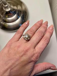 Nádherný zlatý prsten s brilianty a topazem, 585/1000, 3 gr