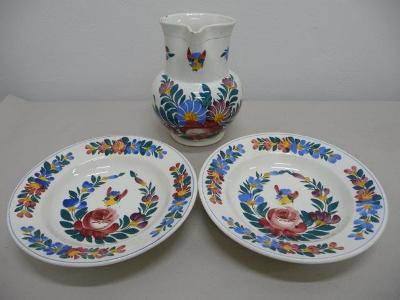 ručňe malované talíře a džbánek 