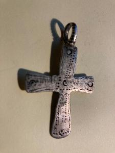 Rarita - prastarý stříbrný gotický kříž - z gotické tvrze 
