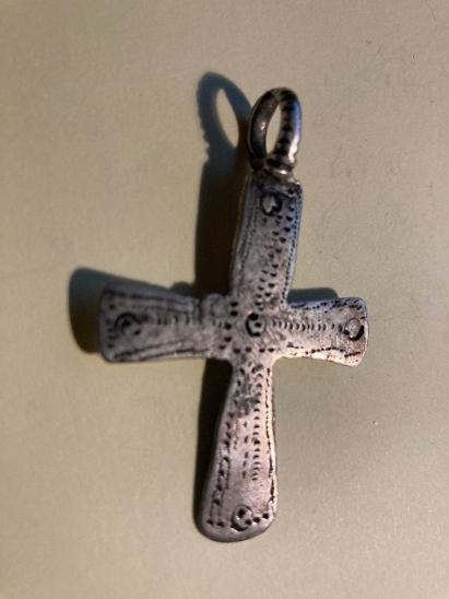 Rarita - prastarý stříbrný gotický kříž - z gotické tvrze  - Starožitnosti