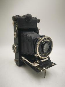 Starý německý fotoaparát VOIGTLANDER PROMINENT HELIAR - krásný