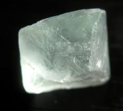 Fluorit - přírodní krystal v pěkném tvaru