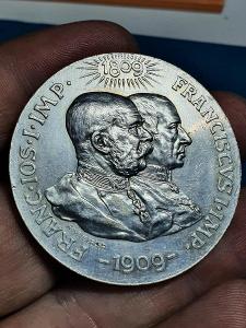Stříbrná brož z velké medaile FJI. a Ferdinad I. 1909