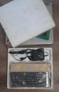 ATARI 800 XL s krabicí a magnetofonem
