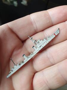 Malý kovový model - bitevní loď Francie 
