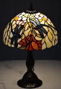 Tiffany lampa s květinami a vážkami - krásná 