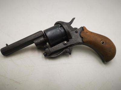 Stará pistole - revolver