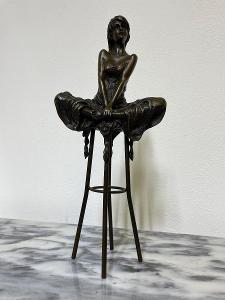 TOP-Luxusní bronzová socha   -signovaná 