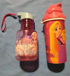 Krásné plastové 2 láhve na piti pro dětí 