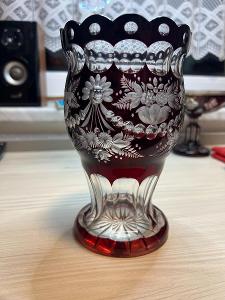 váza sklo rubínové  broušené
