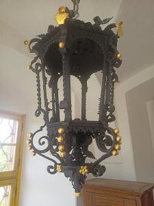 Nádherná stará kovaná lampa 