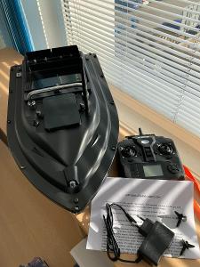 Zakrmovací zavážecí loďka na ryby s GPS
