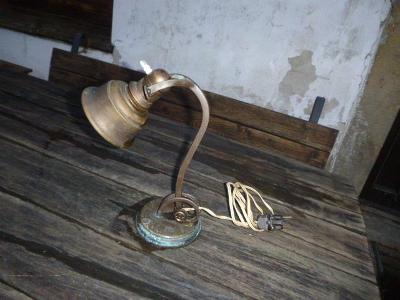Stará mosazná anebo bronzová lampička