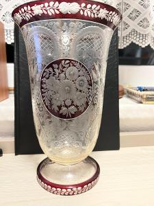 Luxusní váza sklo rubínové  broušené
