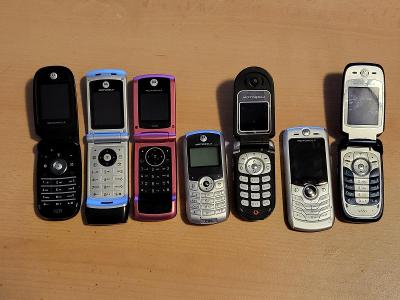 Mobilní telefony Motorola - 7 ks!