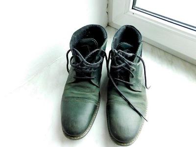 Pěkné kožené kotníčkové zateplené boty Lasocki vel. 43