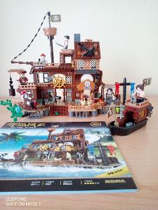 Pirátsky prístav s člnom