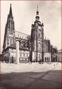 Praha (město) * Hrad, chrám sv. Víta, obelisk, nádvoří * V580