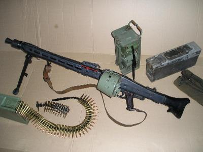 Achtung MG ! FÜHRERova pila eMGéčko KULOMET řez M53 kopie MG42 7,92mm