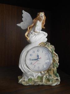 Anděl soška hodiny
