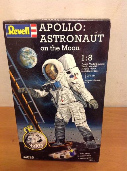 REVELL - Apollo: Astronaut on the Moon, 1/8 | Aukro