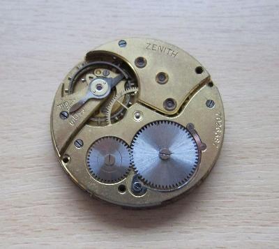 Starožitný švýcarský hodinový strojek ZENITH z kapesních hodinek