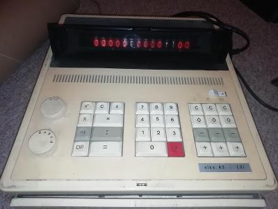 bulharská digitrónová kalkulačka ELKA 43 + návod + záručiak r. 1976!!!