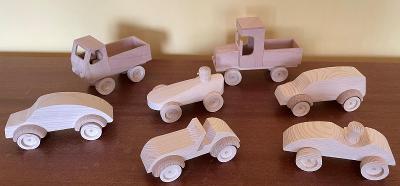Ručně vyráběné dřevěné hračky - autíčka