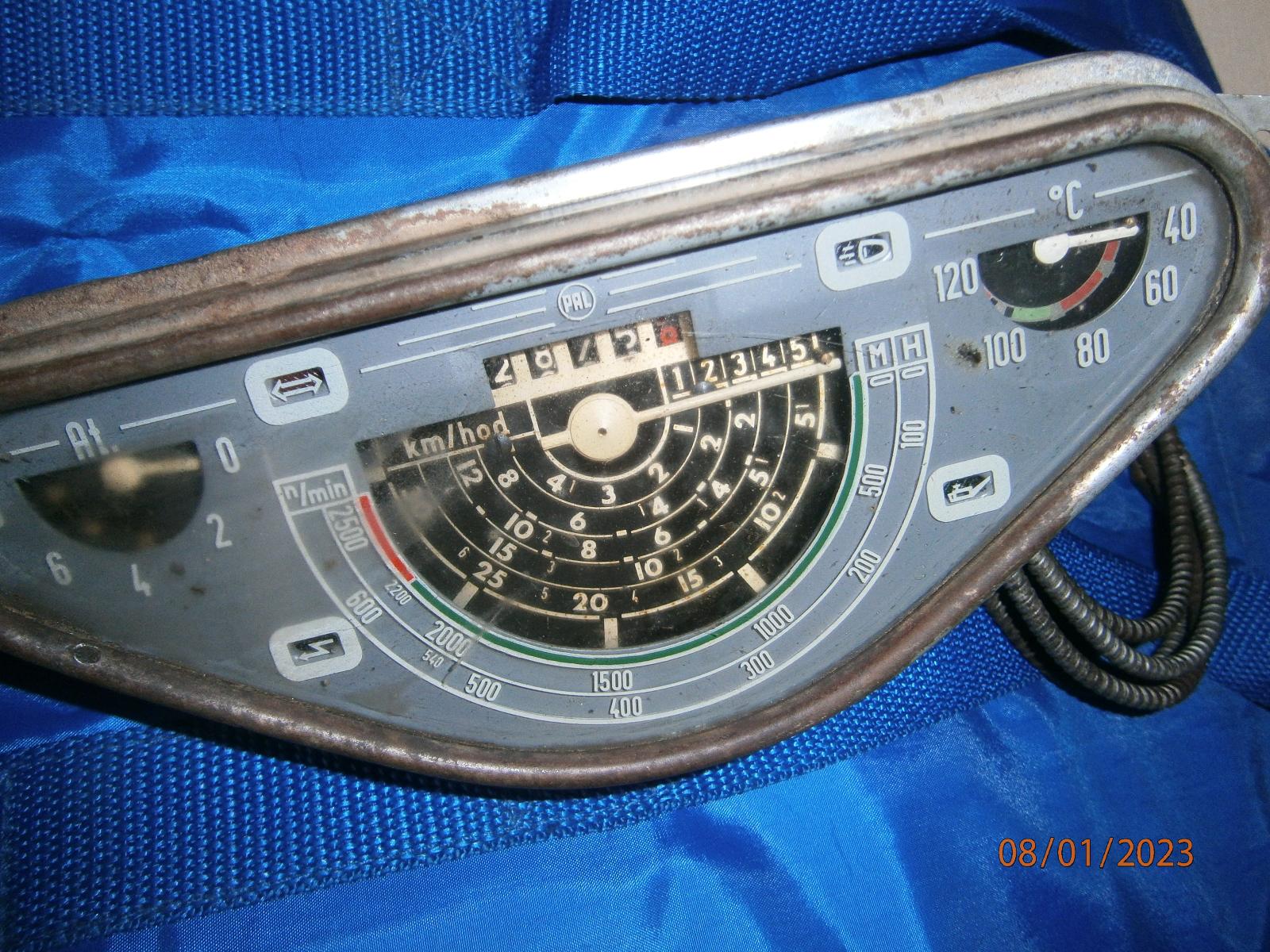 Tachometr -  sdružený přístrojový panel Zetor - Auto-moto
