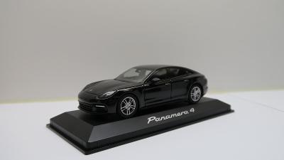 Porsche Panamera 4 Herpa