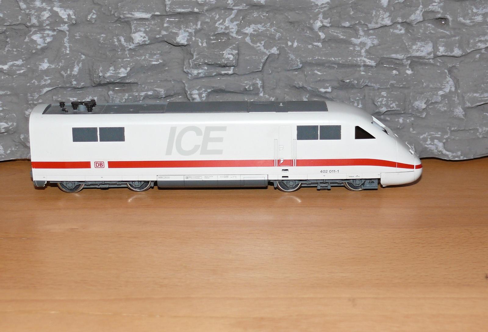 LOKOMOTÍVA na opravu pre modelovú železnicu H0 veľkosti (S13) - Modelové železnice