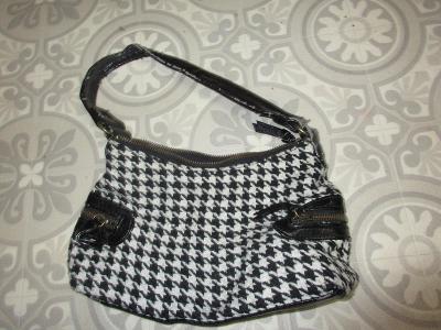 kabelka na zip černo-bílá do ruky 23*15.cm