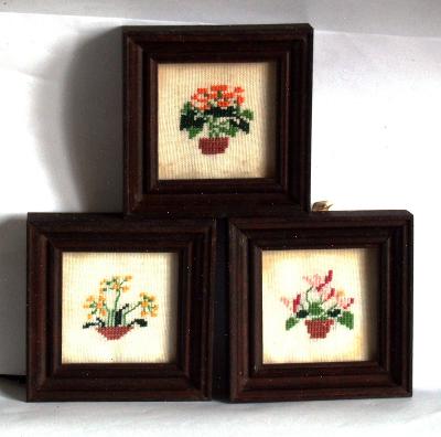 Květiny vyšívané obrázky miniatury v rámu pod sklem