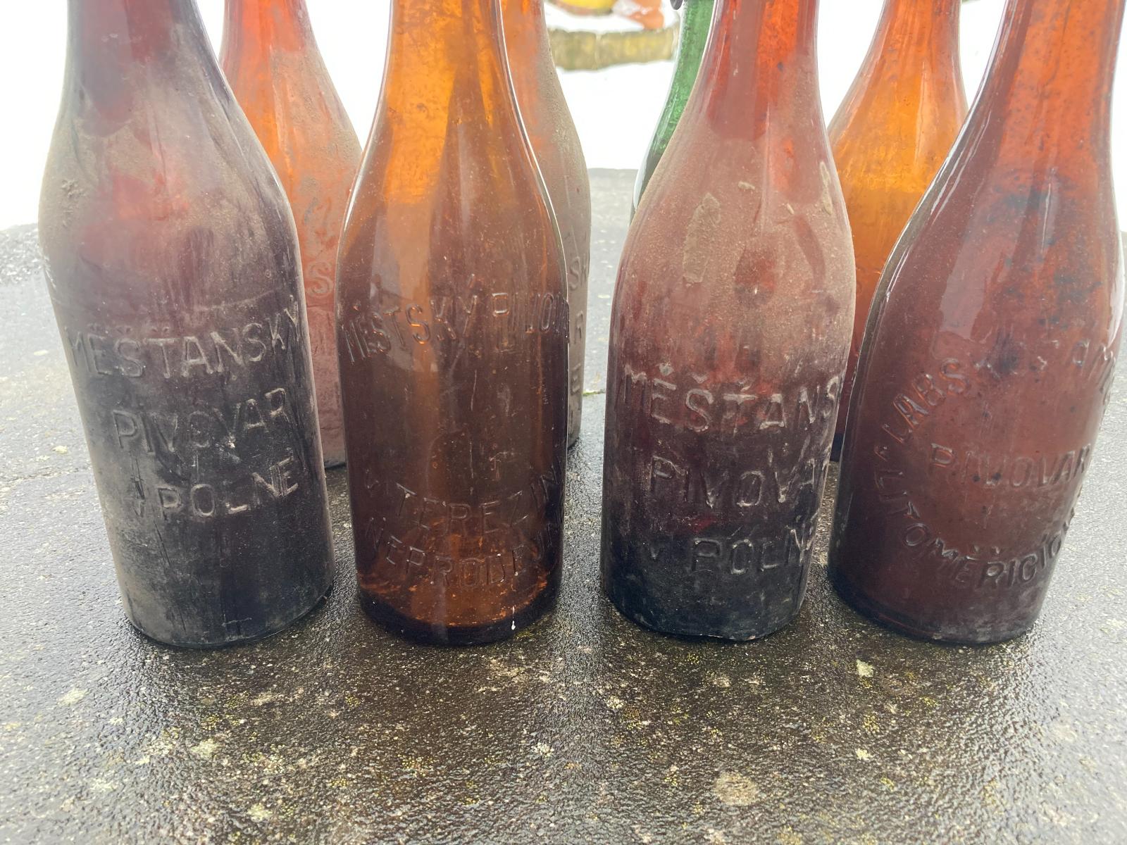 Staré pivní láhve 8 ks - Nápojový průmysl