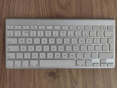 Apple bezdrátová klávesnice A1314 - UK layout