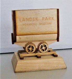 Hornický vozík - dřevěný + vzorek uhlí - LANDEK PARK - hornické muzeum