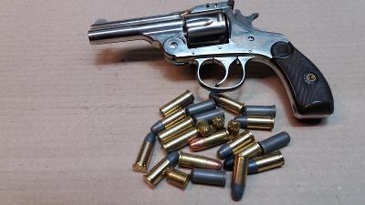 Americký revolver HARRINGTON-RICHARDSON cal 38sw Pěkný původní stav