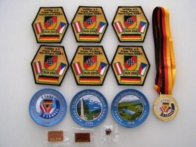 Pamětní nášivky (9 ks), odznaky (2 ks), medaile (1 ks) DLZM.