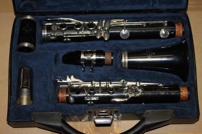 zánovně vypadající a hrající francouzský klarinet Buffet-Crampon