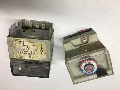 Staré elektro časové součástky 