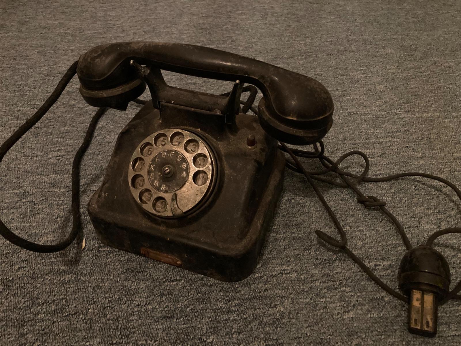 Bakelitový telefon  - Starožitnosti