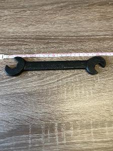 Starý klíč z německé techniky