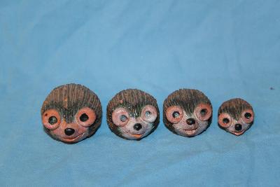 E. Rodinka ježků - keramika 
