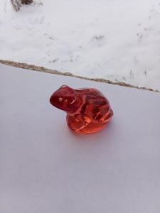 skleněná žába sklárna Desná rosalínové sklo