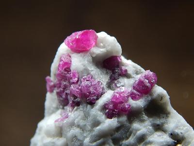 Rubín - krystaly v matrixu, Afghánistán 
