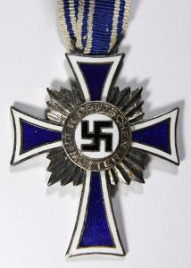 Kříž německé matky ve stříbře