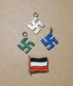 Přívěsek svastika ww2 hákový kříž vlaječka  Německo Finsko